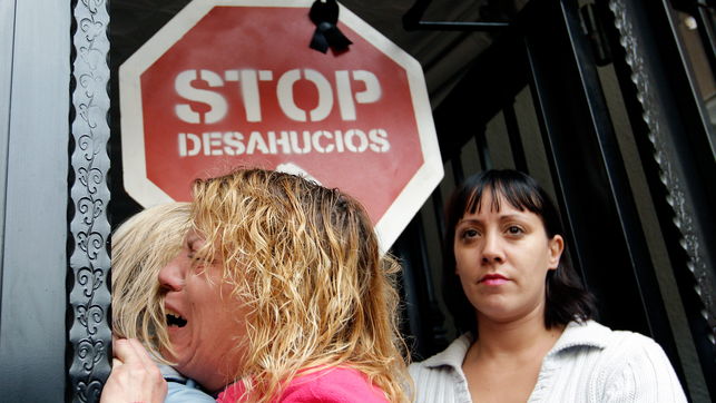 Espana-requisitos-suspender-desahucio-familias_EDIIMA20121129_0049_4